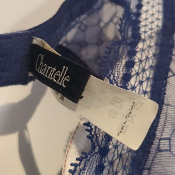 Chantelle Bra Geo Lace Balconette Bra 32 C, Navy Lace Light Padding is - Picture 7 of 11